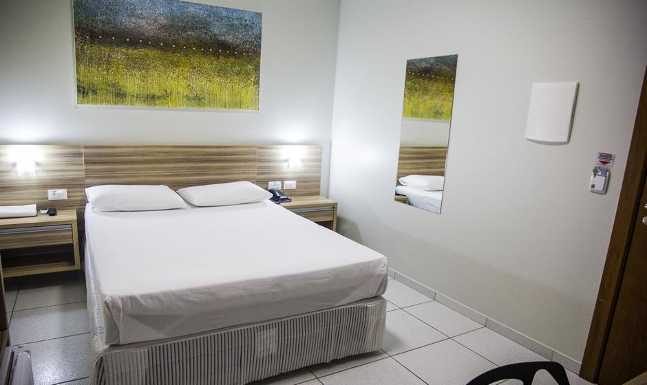 Hotel Baeza Goiatuba Værelse billede